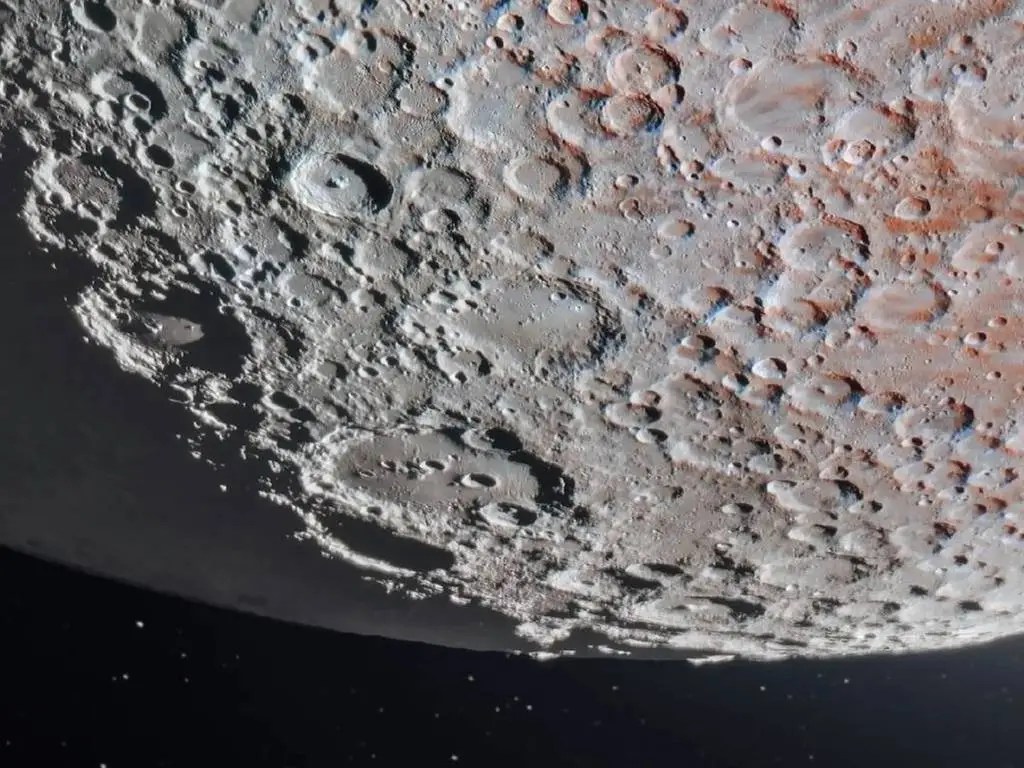 Gracias a una nueva fotografía astronómica, ahora sabemos de qué color es la Luna realmente