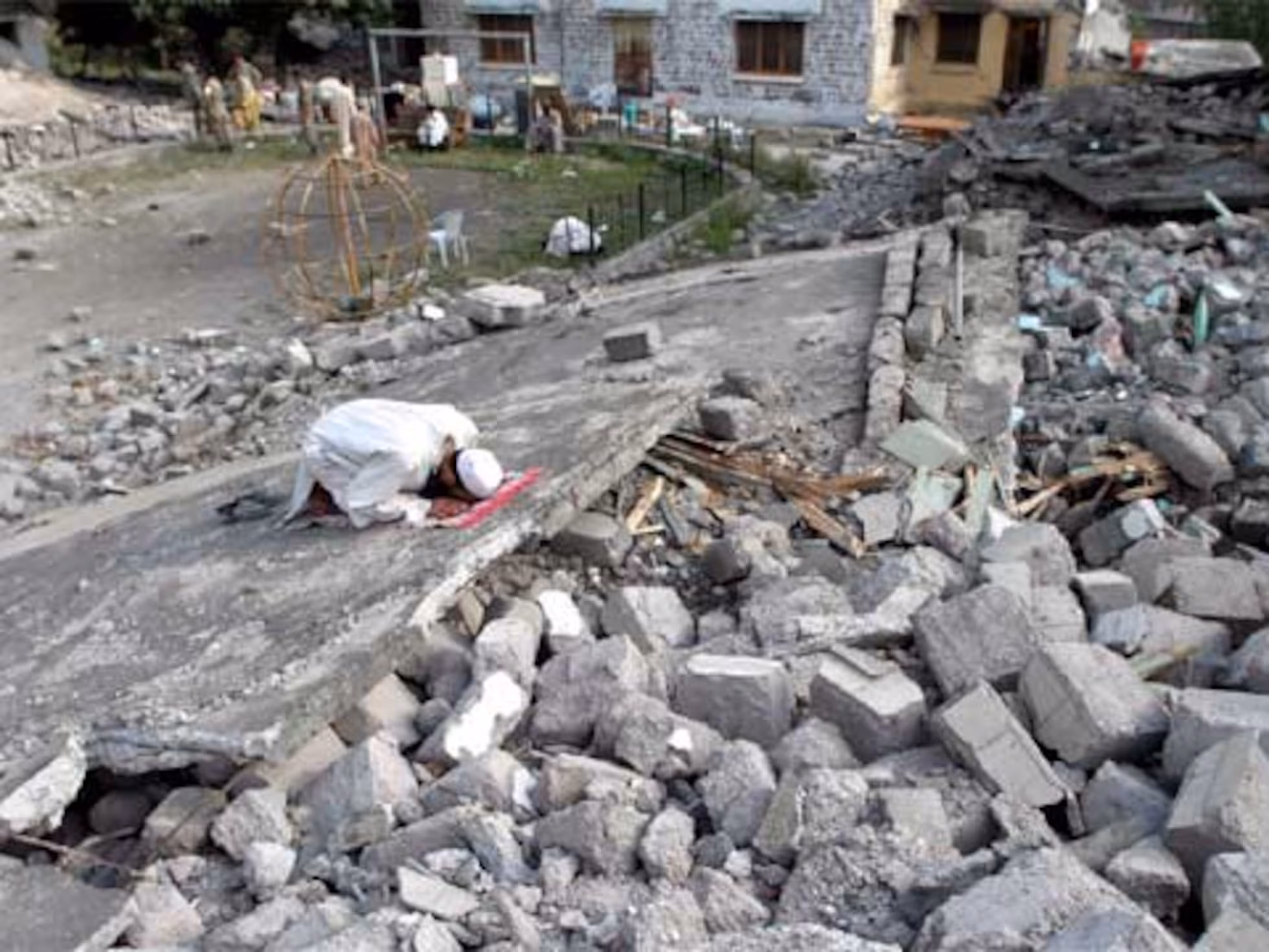 Un terremoto histórico sacude el subcontinente indio, revelando la vulnerabilidad de una región en conflicto